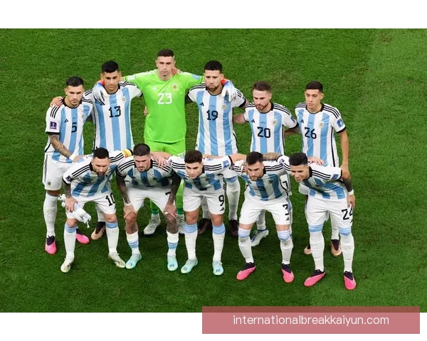 斯卡洛尼战术适配世界杯阶段表现稳健，阿根廷备受期待